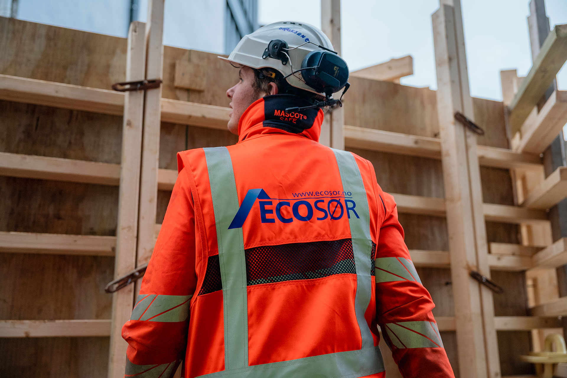 ansatte-pa-byggeplass-ecosor-7